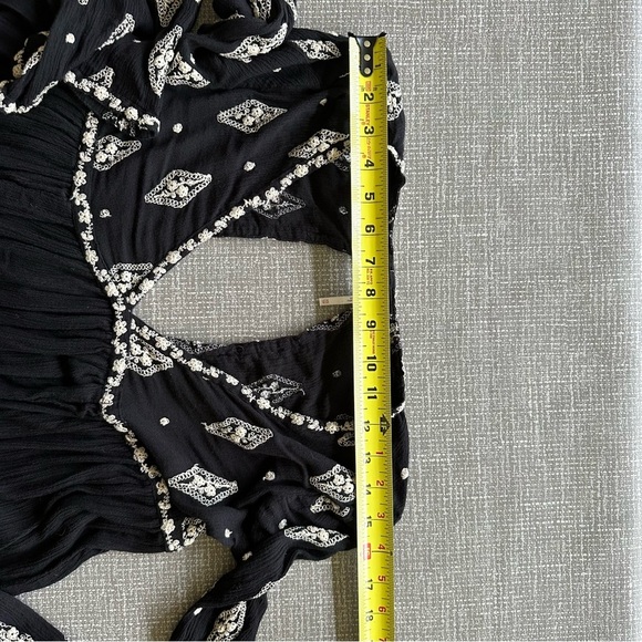 Free people women’s baby doll embroidered top, black, and white sz XS - Picture 9 of 10